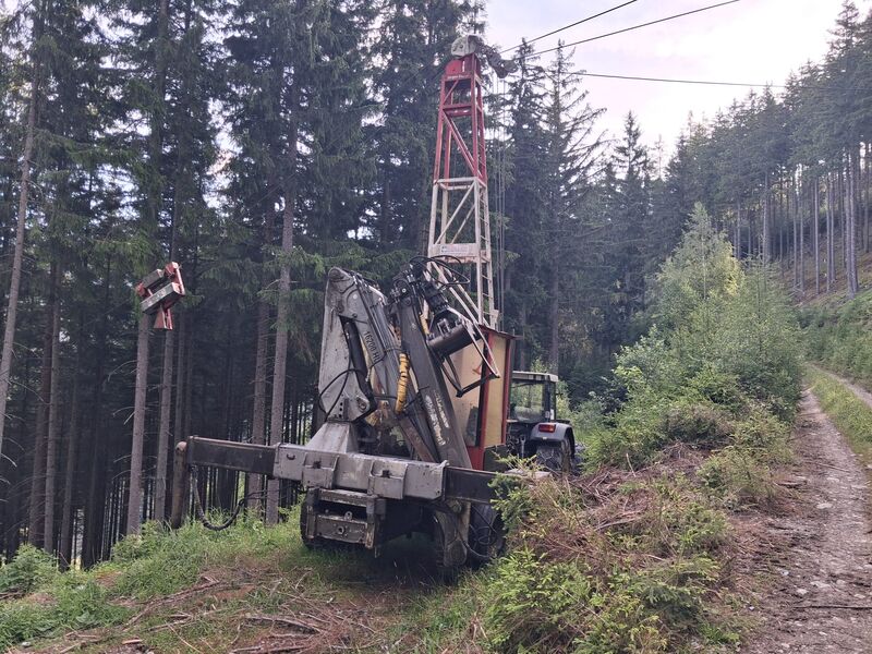 K300 auf Hänger mit Kran + SKA-1